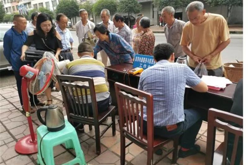 宣漢職業(yè)中專學(xué)校赴下八鎮(zhèn)開展信息技術(shù)咨詢服務(wù)，助力精準(zhǔn)脫貧攻堅(jiān)